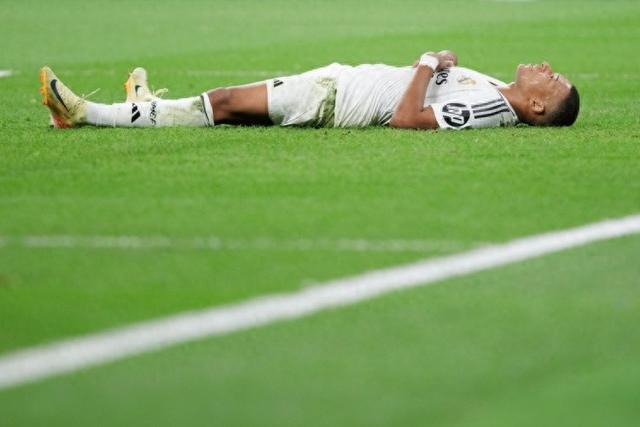 记者：库尔图瓦也伤了，将不会参加11月份国家队比赛