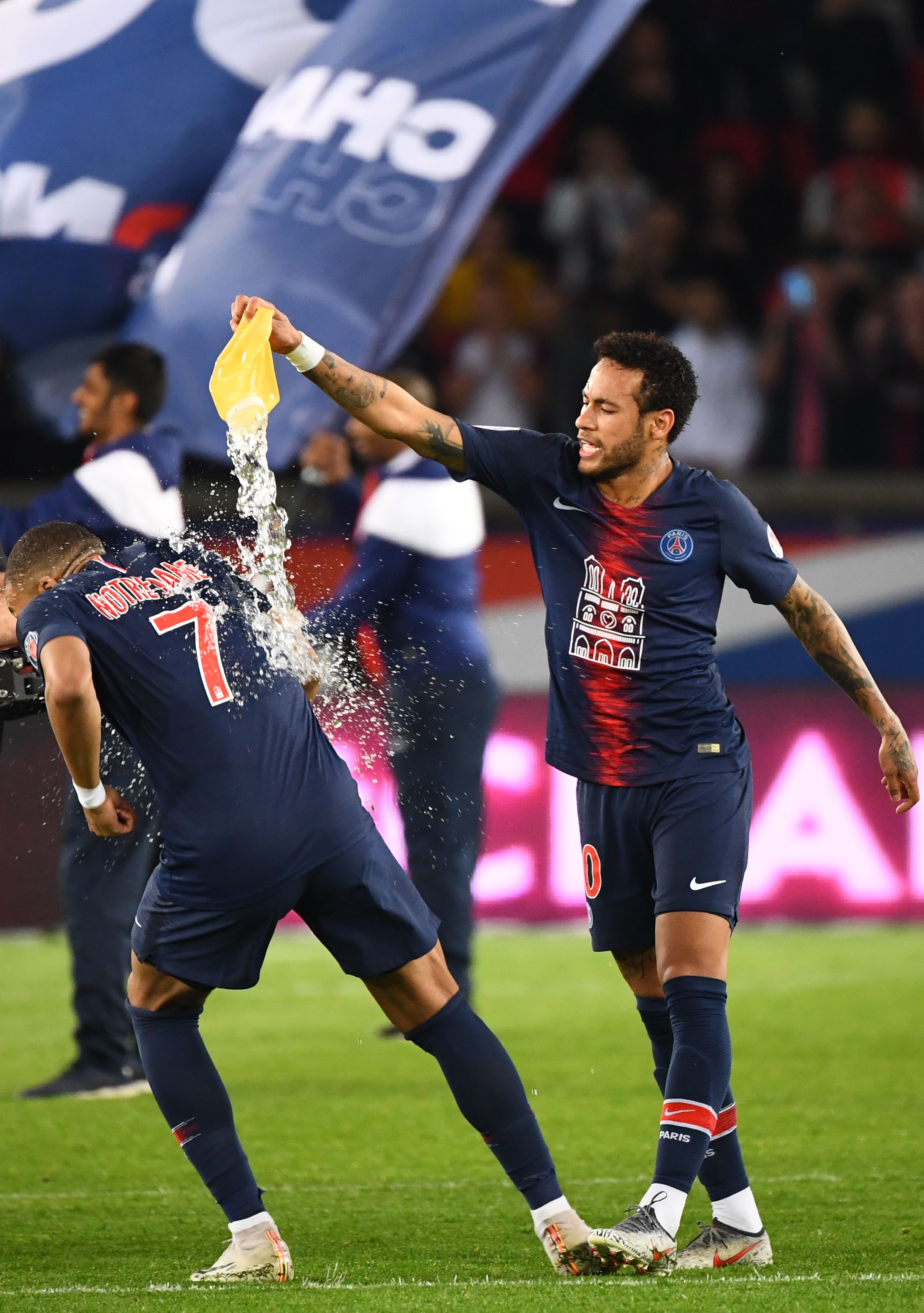 阿斯：阿诺德是左大腿肌肉受伤，与最近一次的伤处不同（阿斯报：阿诺德左大腿肌肉受伤，伤处与最近一次不同）