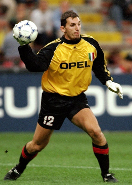 澳超半场：科斯格罗夫梅开二度，奥克兰FC2-1惠灵顿凤凰