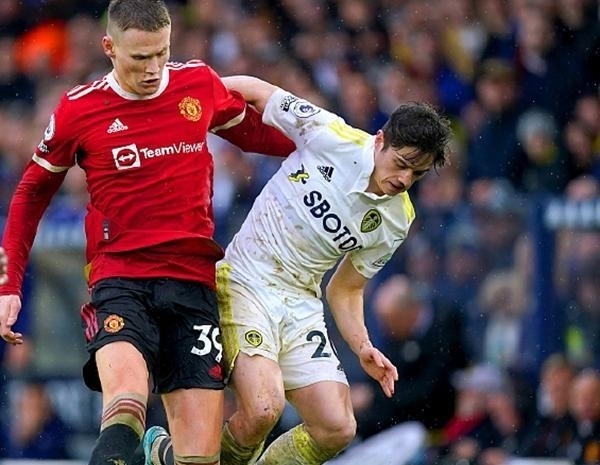 篮球湖人球员训练中展现惊人弹跳