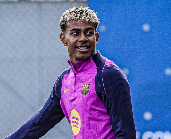 英超最新积分榜：阿森纳6分优势领跑，曼联输球排第10（英超积分最新形势：阿森纳领先6分居首，曼联告负跌至第10）